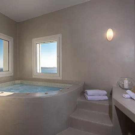 Adamant Hotel 4*