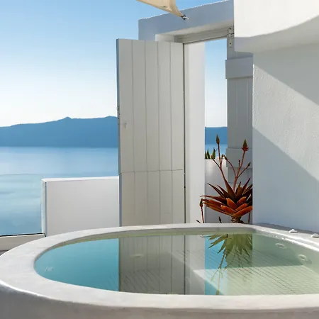 Adamant Fira (Santorini)