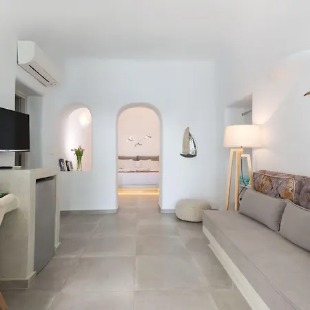 Adamant Fira (Santorini)