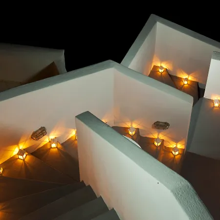 Adamant Fira (Santorini)