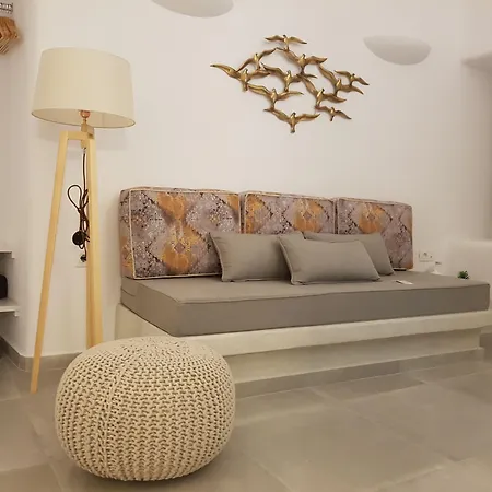 Adamant Fira (Santorini)