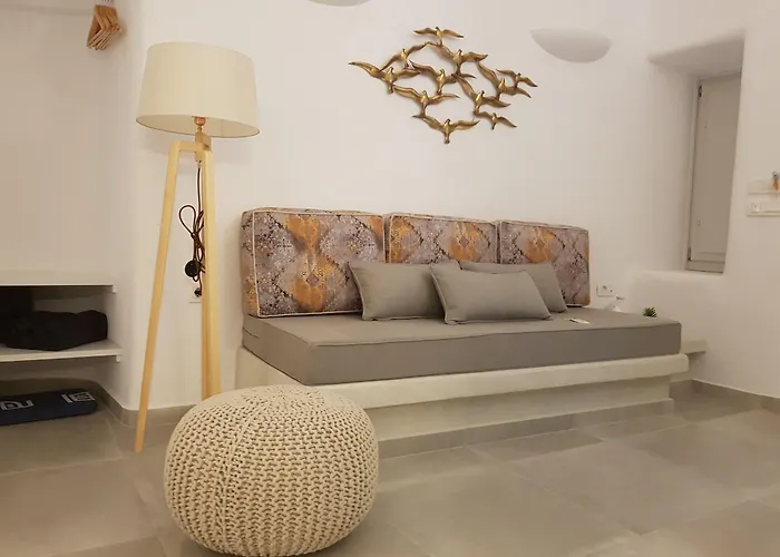 Adamant Fira (Santorini)