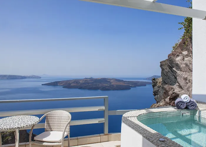 Adamant Fira (Santorini)