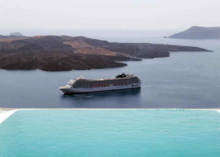 Adamant Fira (Santorini)